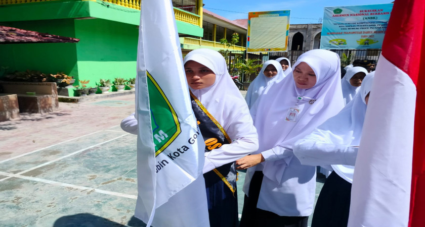 Kepala MTs Darul Mubin Kota Lantik Pengurus OSIM Periode 2022/2023