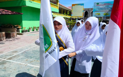 Kepala MTs Darul Mubin Kota Lantik Pengurus OSIM Periode 2022/2023