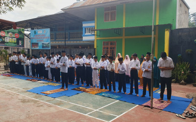 Recovery Crisis Character Peserta Didik MTs Darul Mubin Kota Budayakan Sholat Duha Berjamaah Sebelum Kegiatan Pembelajaran