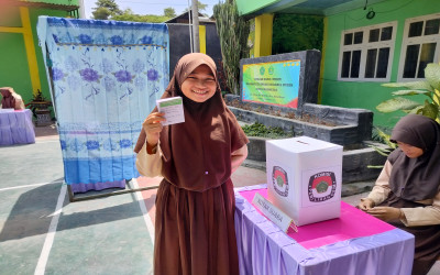 Warga MTs Darul Mubin Kota Laksanakan Pemilihan Ketua dan Wakil Ketua OSIM 2022